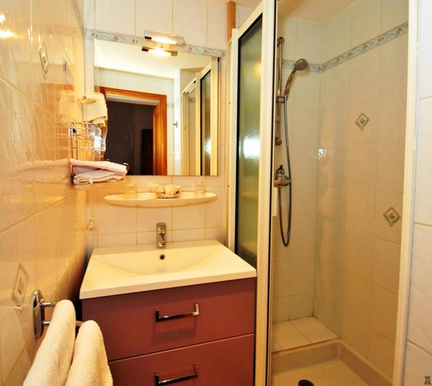 Hotel La Montagne Fleurie บาแรฌ ห้อง รูปภาพ