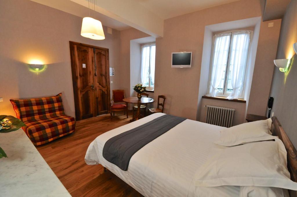 Hotel La Montagne Fleurie บาแรฌ ภายนอก รูปภาพ